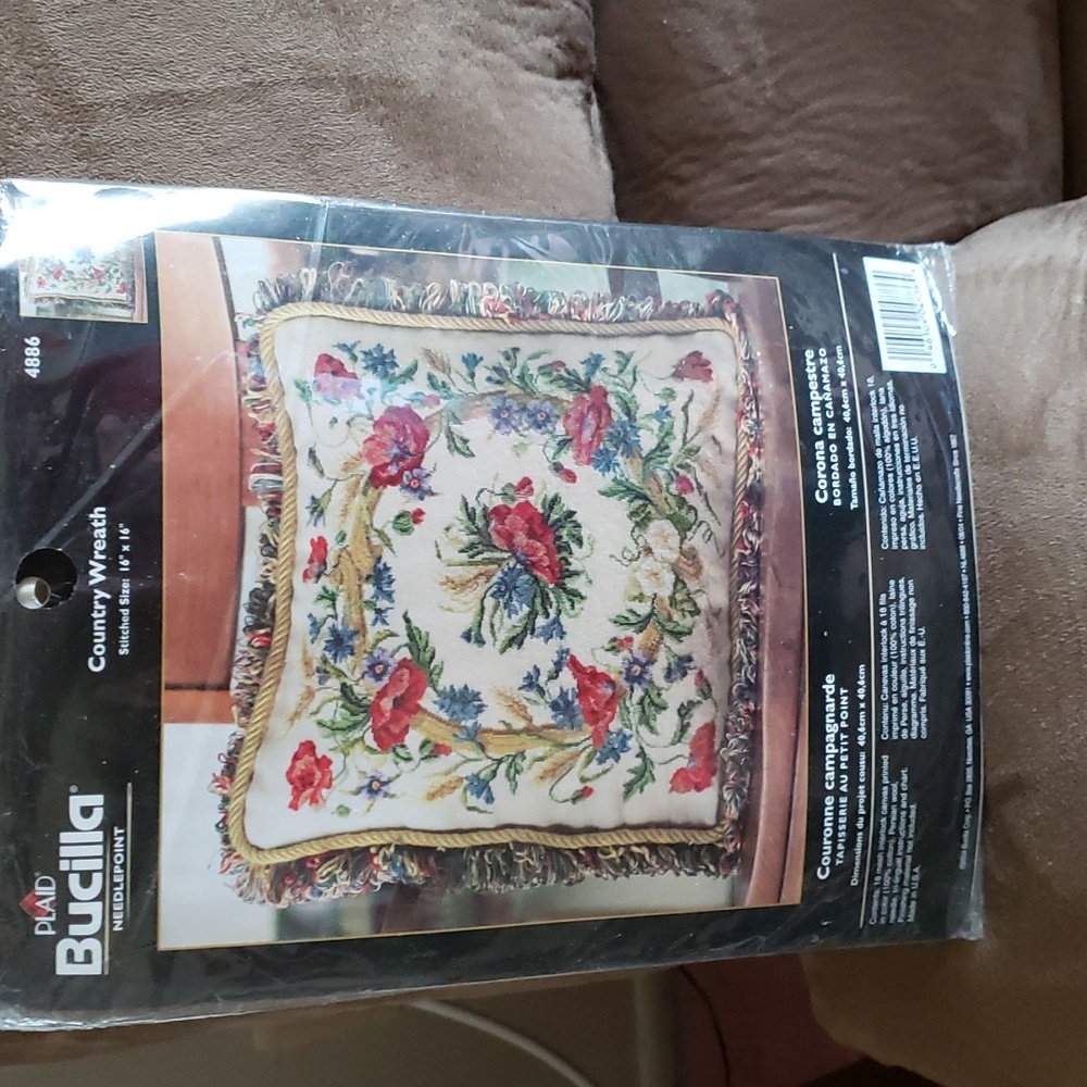 Needlepoint pillow kit